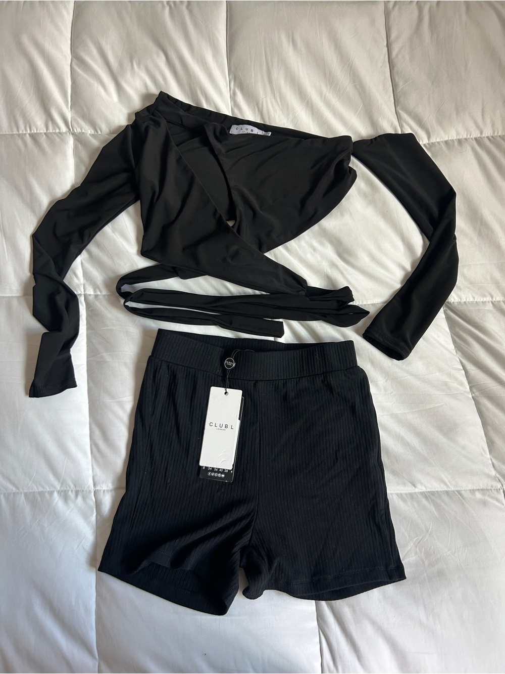New club L. Black set with top and bottom in US size 4